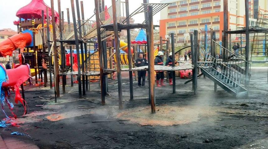 Sigara Izmariti, Çocuk Oyun Parkını Alev Alev Yaktı