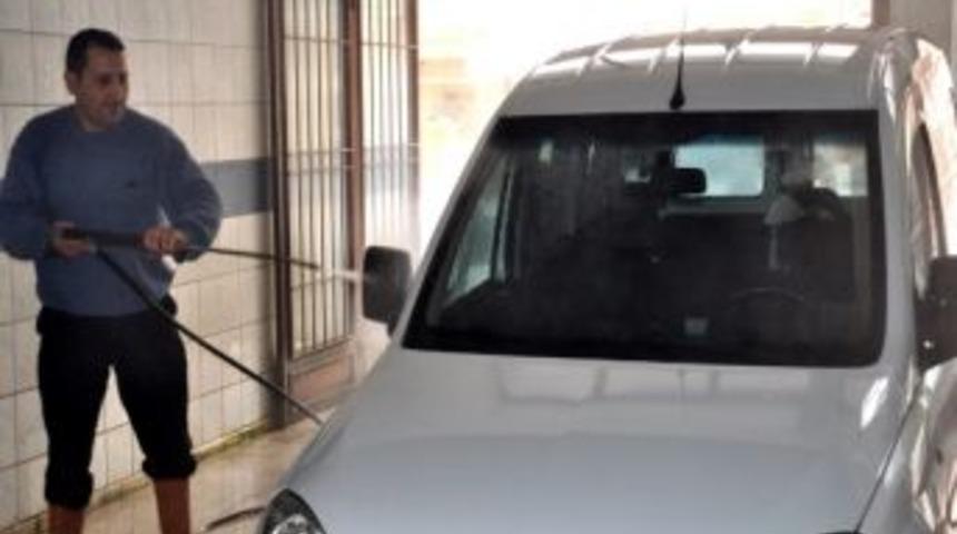 Malatya&rsquo;da &Ccedil;amur Yağdı, Oto Yıkama &Ouml;nlerinde Kuyruk Oluştu