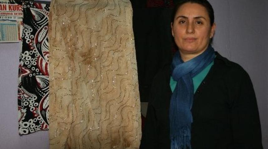 &Ccedil;aycuma&rsquo;da Bir Bayan 23 Yıldır Terzilik Mesleğini Yapıyor