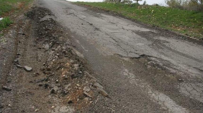 Araban&rsquo;da Bozuk K&ouml;y Yolları Onarılmayı Bekliyor