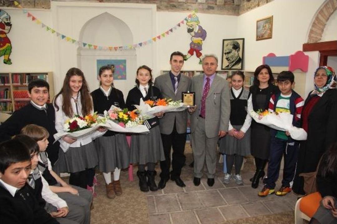 K&uuml;&ccedil;&uuml;k Yazarların B&uuml;y&uuml;k Başarısı