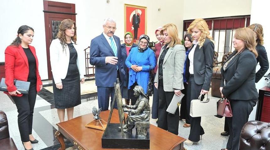 Vali Cerrah: Hediyelerinizi Yer Fıstıklı &Uuml;r&uuml;nlerden Se&ccedil;in