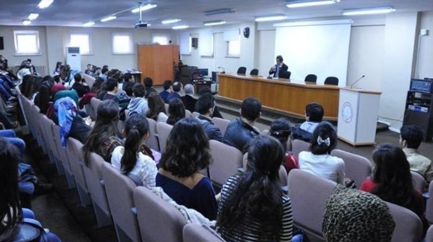 Rekt&ouml;r &Ouml;zer &Ouml;ğrencilerle Buluştu