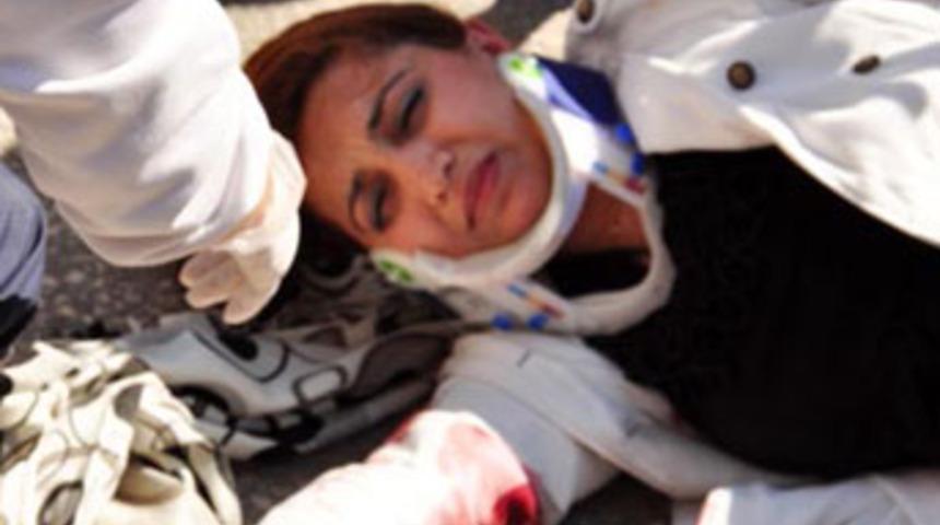 Bebeğiyle kaza ge&ccedil;iren annenin feryadı