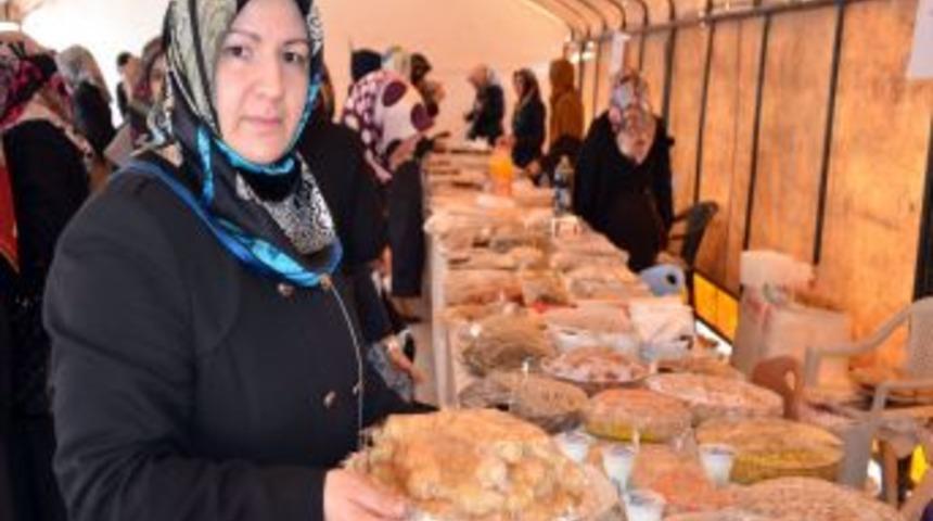 Eğitim G&ouml;n&uuml;ll&uuml;lerinden &Ouml;ğrencilere Destek