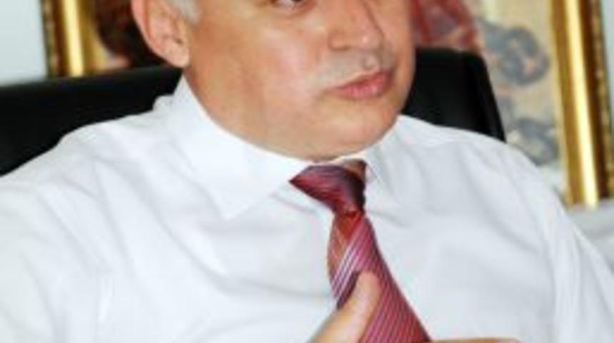 D&uuml;kkanında Radyo Dinleyen Esnaf Baskı Altında