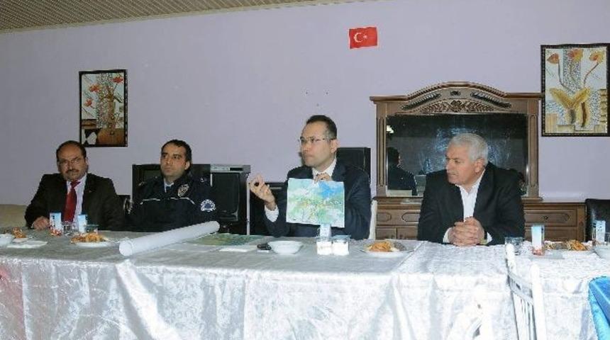 &Ccedil;elikhan Kaymakamı Esnafla Toplantı Yaptı