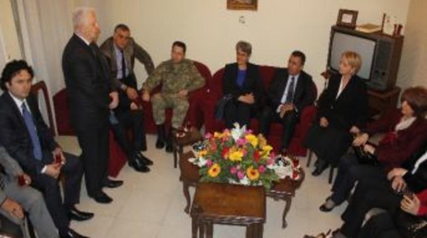 Vali Lekesiz, Musevilerin Hamursuz Bayramını Kutladı