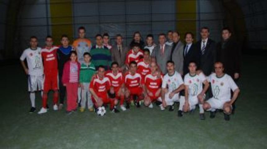 Uşak &Uuml;mit Memurlar Derneği Halı Saha Turnuvası D&uuml;zenledi