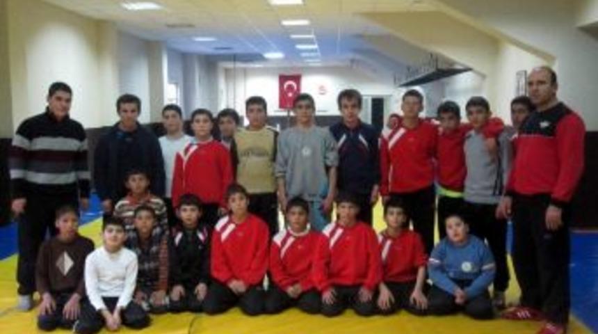 Adıyamanlı G&uuml;reşciler T&uuml;rkiye Şampiyonasına Katılıyor