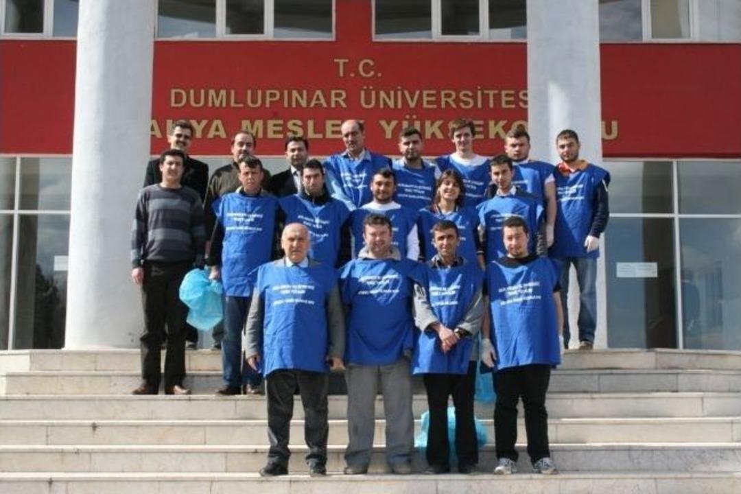 &Ccedil;evre Bilincine Dikkat &Ccedil;ekmek İ&ccedil;in Temizlik Yaptılar