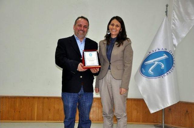 Kars Kafkas Üniversitesi’nde Halk Ozanı Murat Çobanoğlu Anıldı