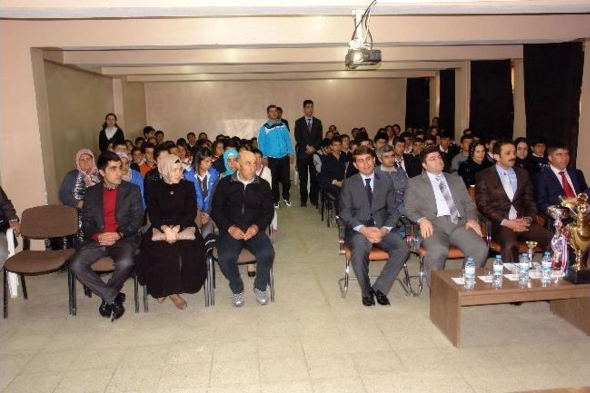 Kayak Yarışmalarında Dereceye Giren &Ouml;ğrenciler &Ouml;d&uuml;llendirildi