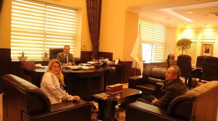 50 Bin Mavi Kapağı &Uuml;niversiteye Teslim Etti