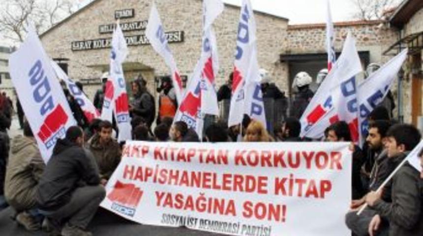 Yol Kapatan Eylemcilere Polis M&uuml;dahalesi