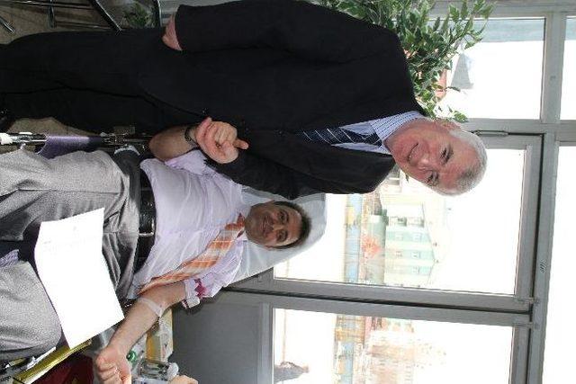 Vali Azizoğlu Vatandaşları Kan Vermeye &Ccedil;ağırdı 1