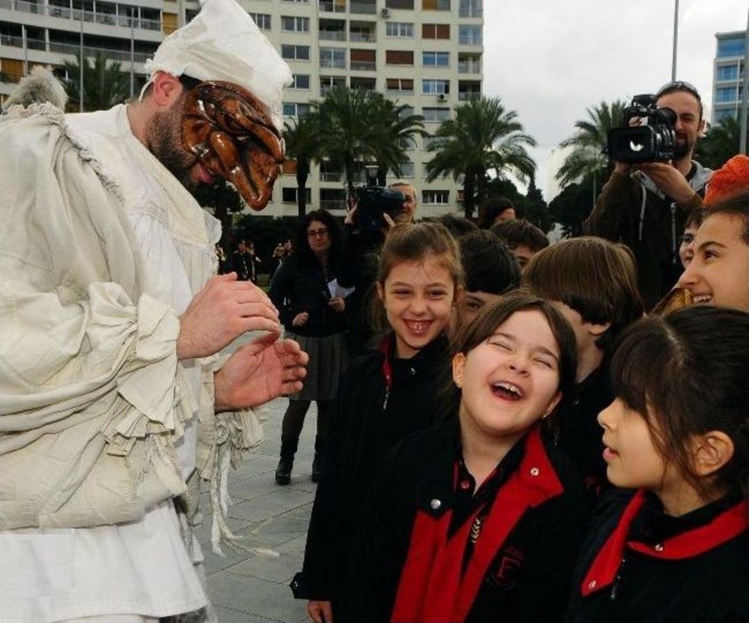 &ldquo;tiyatro&rdquo;ya Renkli A&ccedil;ılış