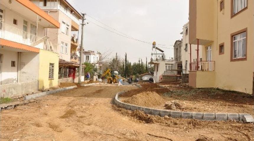 Mimar Sinan Mahallesi&rsquo;nde Yol Ve Kaldırım &Ccedil;alışmaları Başladı