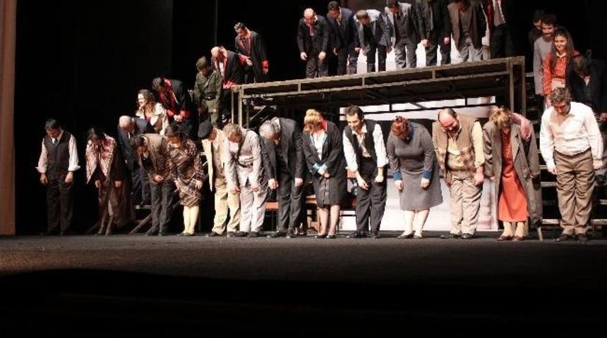 Bursagaz D&uuml;nya Tiyatrolar G&uuml;n&uuml;n&uuml; Kutladı