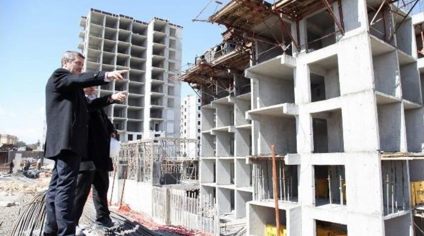 Başkan Tahmazoğlu, &Ccedil;amlıca Konutlarında İncelemelerde Bulundu