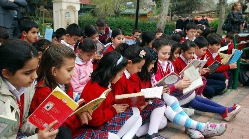 K&uuml;t&uuml;phane Haftasında Kitap Okuma Etkinliği