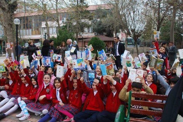 Kütüphane Haftasında Kitap Okuma Etkinliği