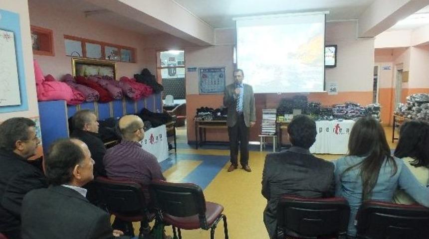 Yazılım Şirketi &Ccedil;alışanlarından &Ouml;ğrencilere Giyim Ve Kırtasiye Yardımı