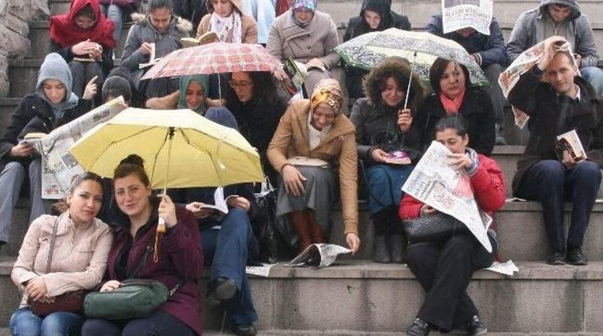 Yozgat&rsquo;ta Kitabını Alan Meydana Koştu
