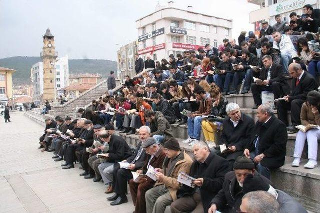 Yozgat’ta Kitabını Alan Meydana Koştu