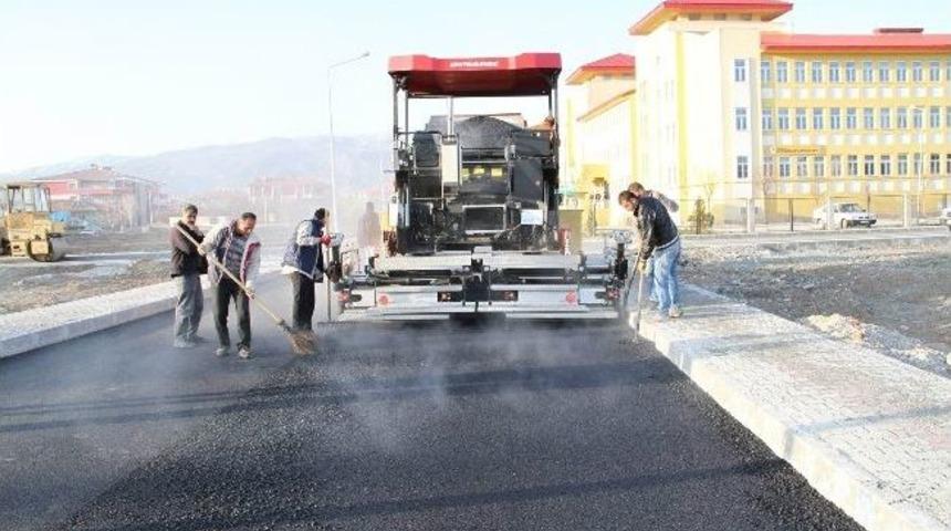 Başkan &Ccedil;akır Asfalt &Ccedil;alışmalarını İnceledi