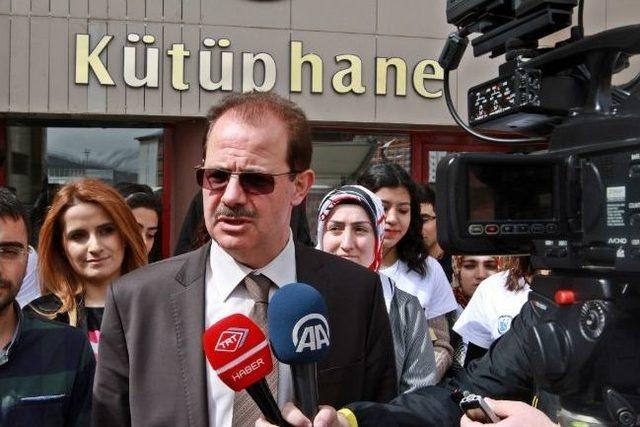 Bayburt &Uuml;niversitesinde 81 İl İle Aynı Anda Kitap Okuma Etkinliği Ger&ccedil;ekleştirildi 2