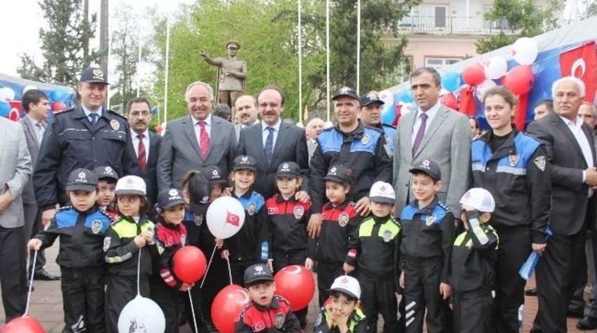 D&ouml;rtyol'da Kitap Okuma Kampanyası