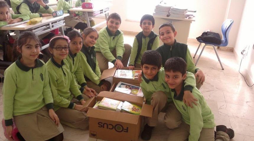 &Ccedil;orlu Fatih Koleji'nden Van&rsquo;daki Okula Kitap Desteği
