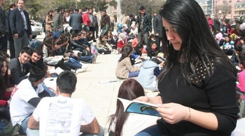 A&ccedil;ık Havada Kitap Okudular