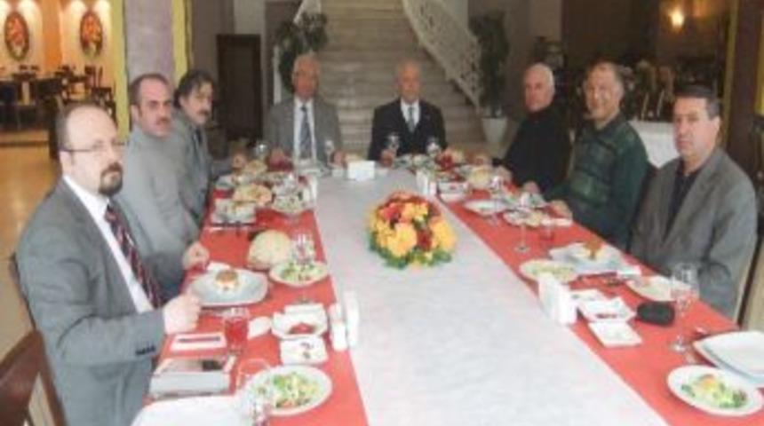 Cemiyet Y&ouml;netim Kurulu, Kutso Başkan Nafi G&uuml;ral İle Yemekte Buluştu