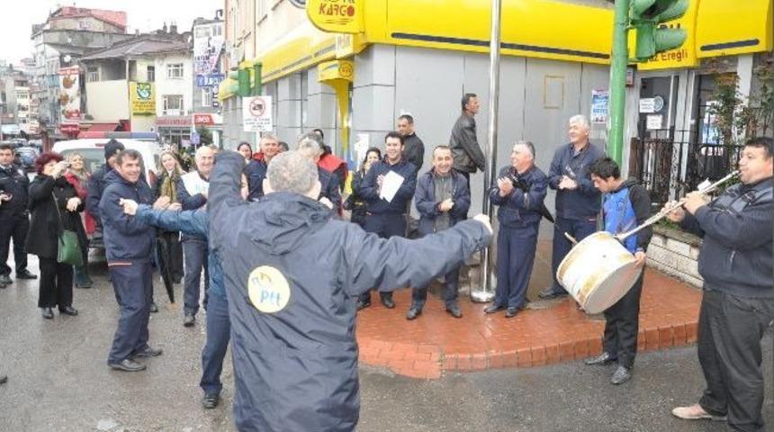 Postacılardan Bir G&uuml;nl&uuml;k İş Bırakma Eylemi