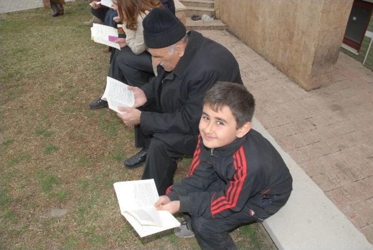 Bing&ouml;l&rsquo;de &lsquo;kitabını Al Meydana Gel&rsquo; Etkinliği