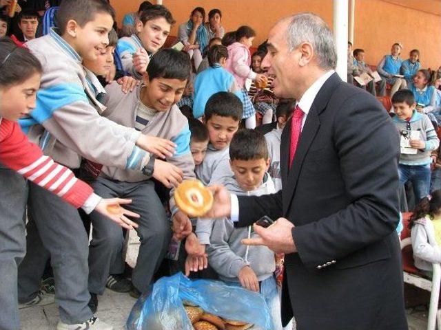 Sorgun Kaymakamı Kılı&ccedil; &Ouml;ğrencilerle Birlikte Kitap Okudu 2