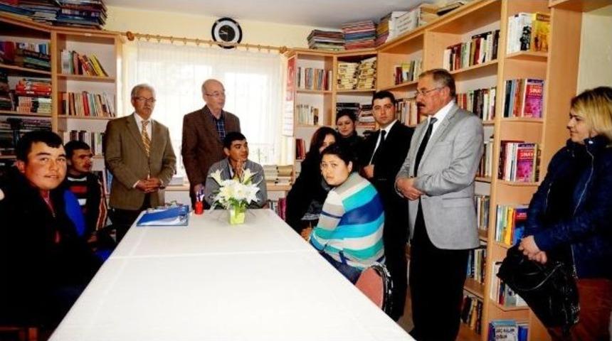 Rehabilitasyon Merkezi &Ouml;ğrencileri, K&uuml;t&uuml;phanecilik Haftası'nı Kutladı