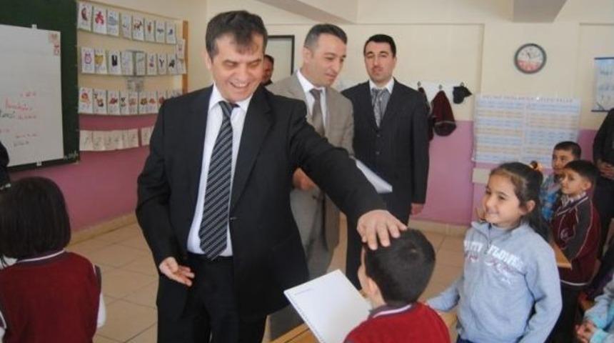 Yerk&ouml;y Kaymakamından &Ouml;ğrencilere Kitap