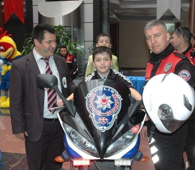 Minik &Ouml;ğrenciler Tiyatroyla Buluştu 2
