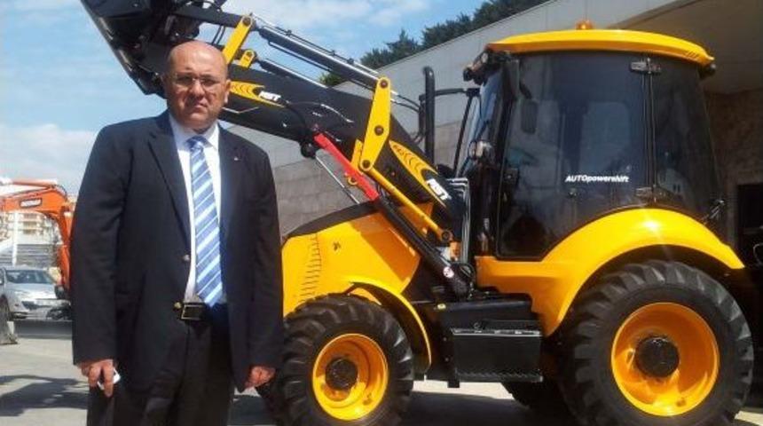 Sanko, Iş Makinelerini Antalya&rsquo;da G&ouml;r&uuml;c&uuml;ye &Ccedil;ıkardı