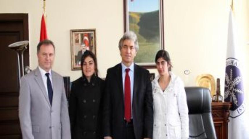 AR&Uuml;&rsquo;l&uuml; Iki &Ouml;ğrenci Kırgızistan-T&uuml;rkiye Manas &Uuml;niversitesi&rsquo;nde