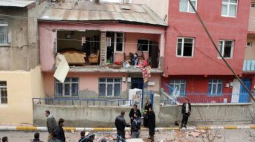 Belediye Başkanı Bulutlar'dan Evi Yanan Iki Aileye Destek