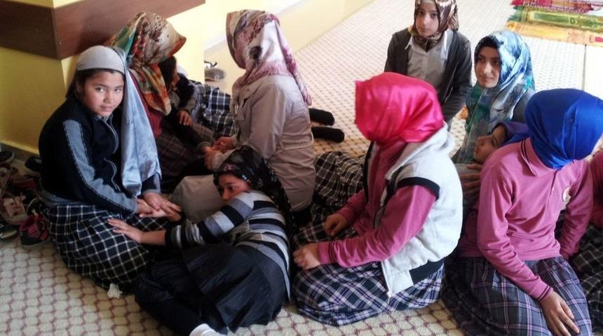 Lise Bah&ccedil;esindeki Trafo Patladı