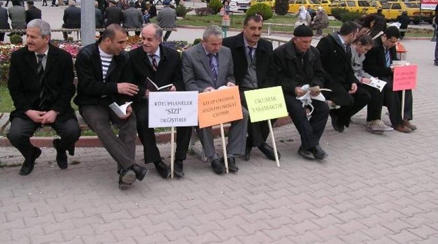 A&ccedil;ık Alanda Kitap Okundu
