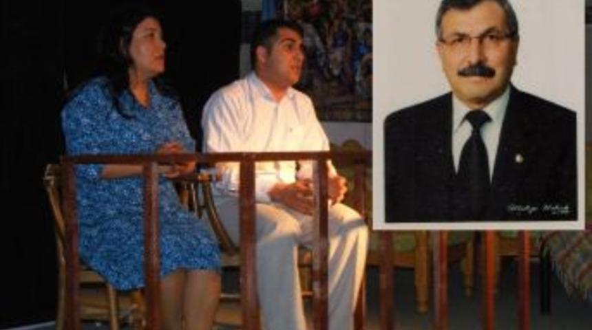 Akkaya; &ldquo;tiyatroya Daha &Ccedil;ok Sahip &Ccedil;ıkılmalı