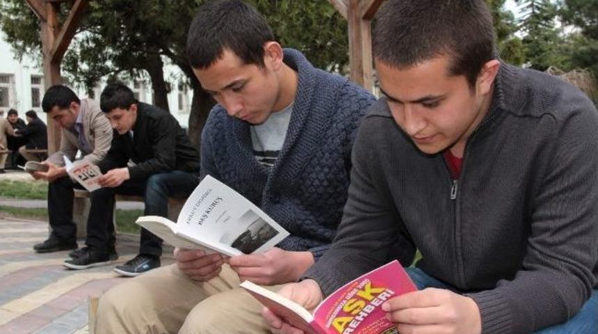 Nevşehir&rsquo;de Parkta Kitap Okuma Etkinliği