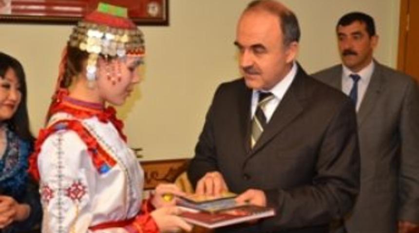 T&uuml;rk D&uuml;nyası sanat&ccedil;ılarından ziyaret