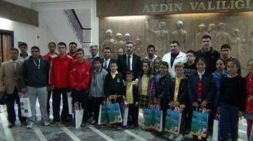 Başarılı sporculardan Vali Al'a ziyaret